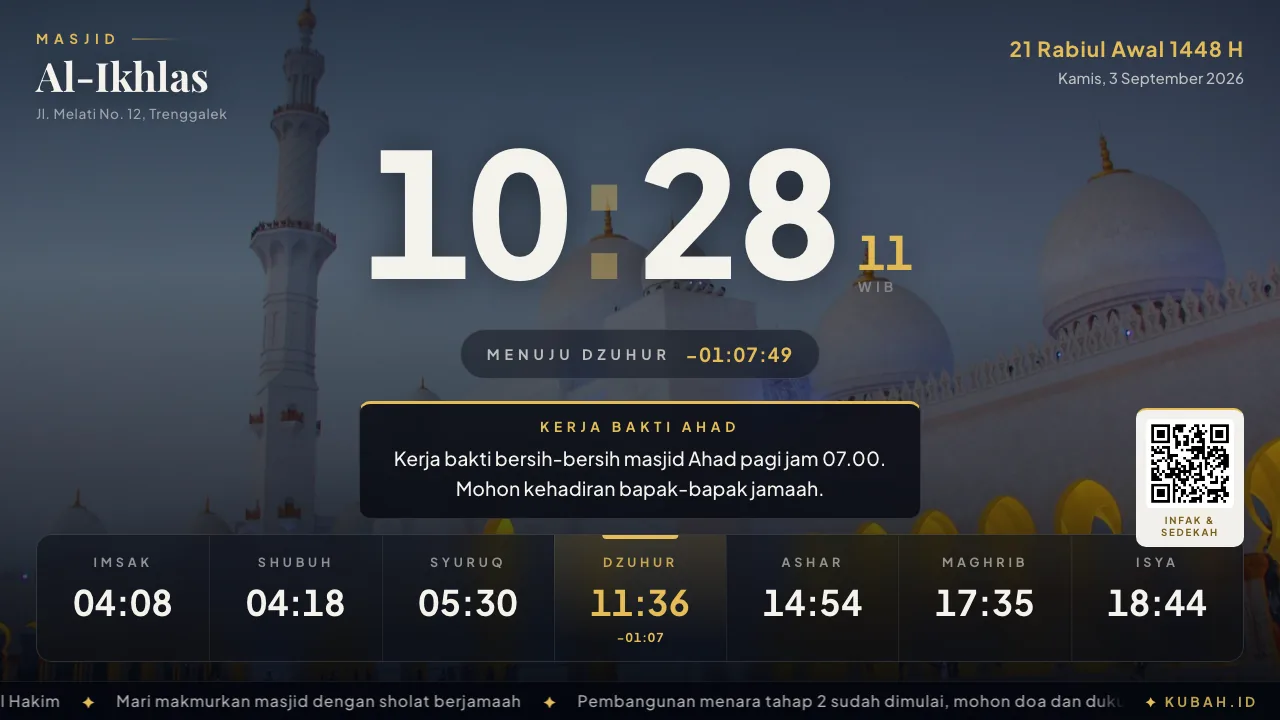 Layar TV menampilkan kartu pengumuman kerja bakti dan teks berjalan di bawah