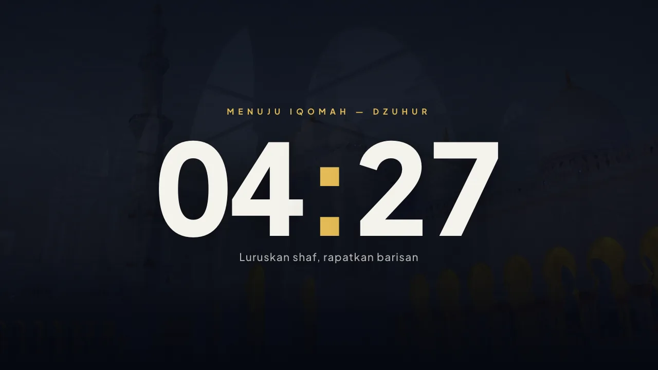 Layar TV menampilkan hitung mundur menuju iqomah